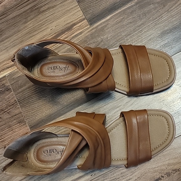 Euro soft Brown wedge sandals - Picture 2 of 6